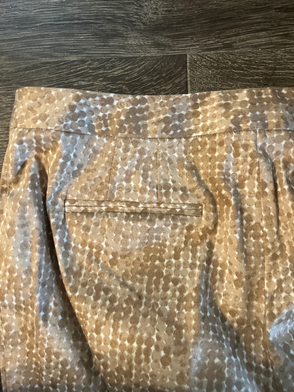 💛 Women’s Chico’s Tan Patterned Cropped Pants Size 2 (12) - Picture 6 of 6